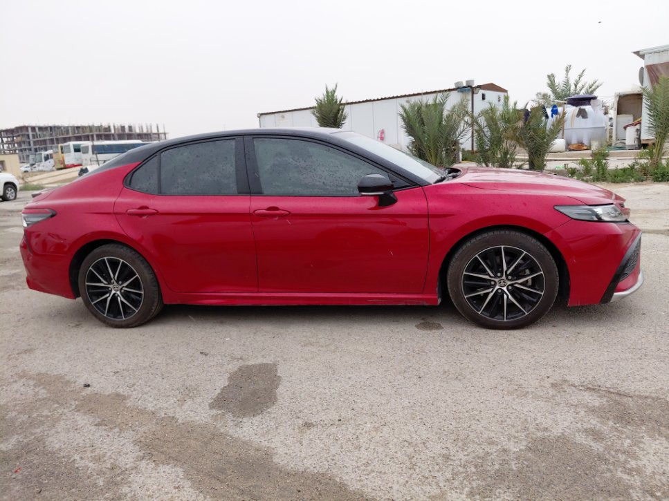 Toyota Camry SE 2021 image