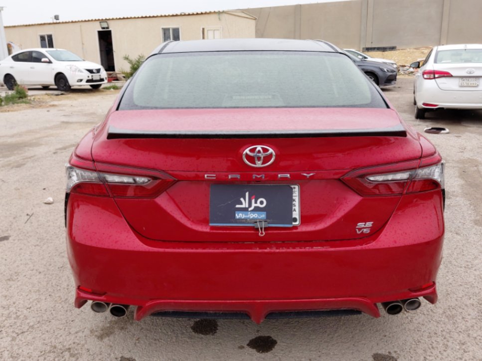 Toyota Camry SE 2021 image
