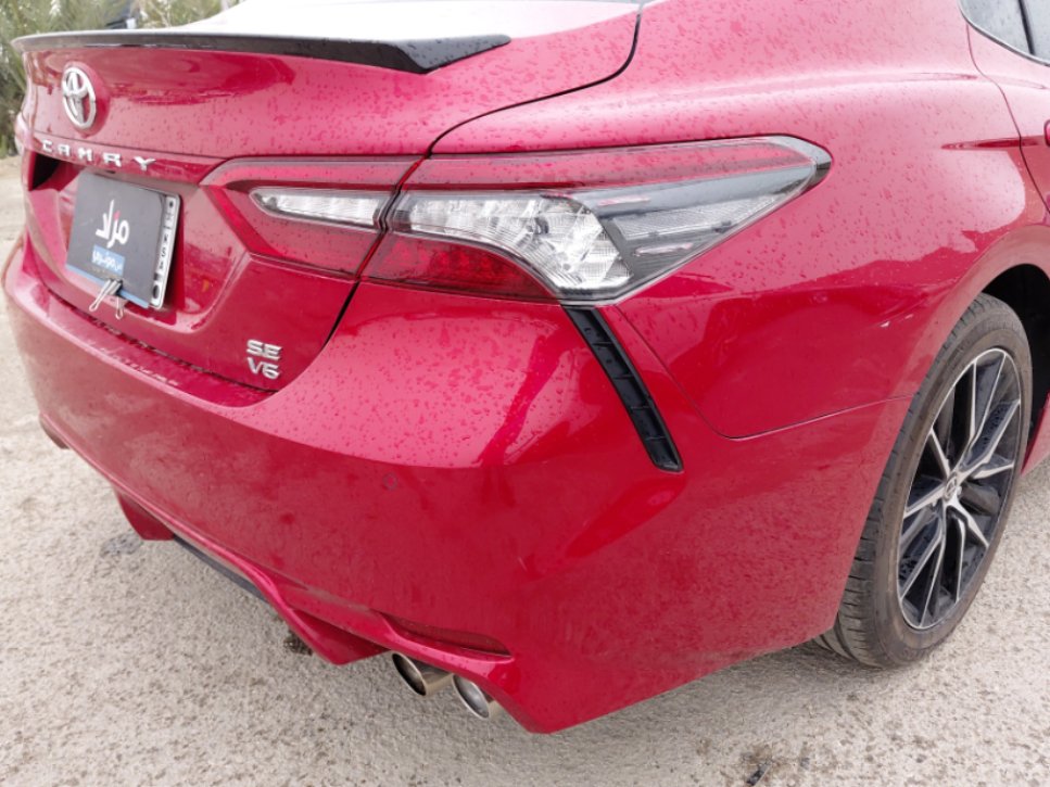 Toyota Camry SE 2021 image