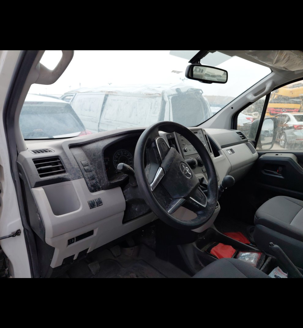 Toyota Hiace Bus  2023 image