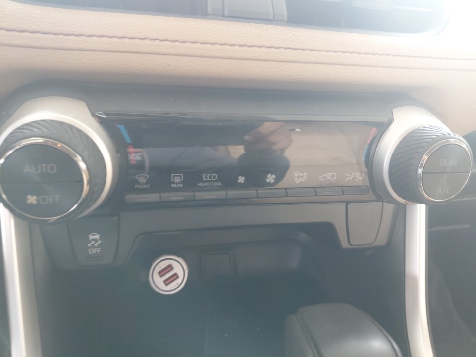 Toyota RAV4  XLE Sports Ut 2020 image