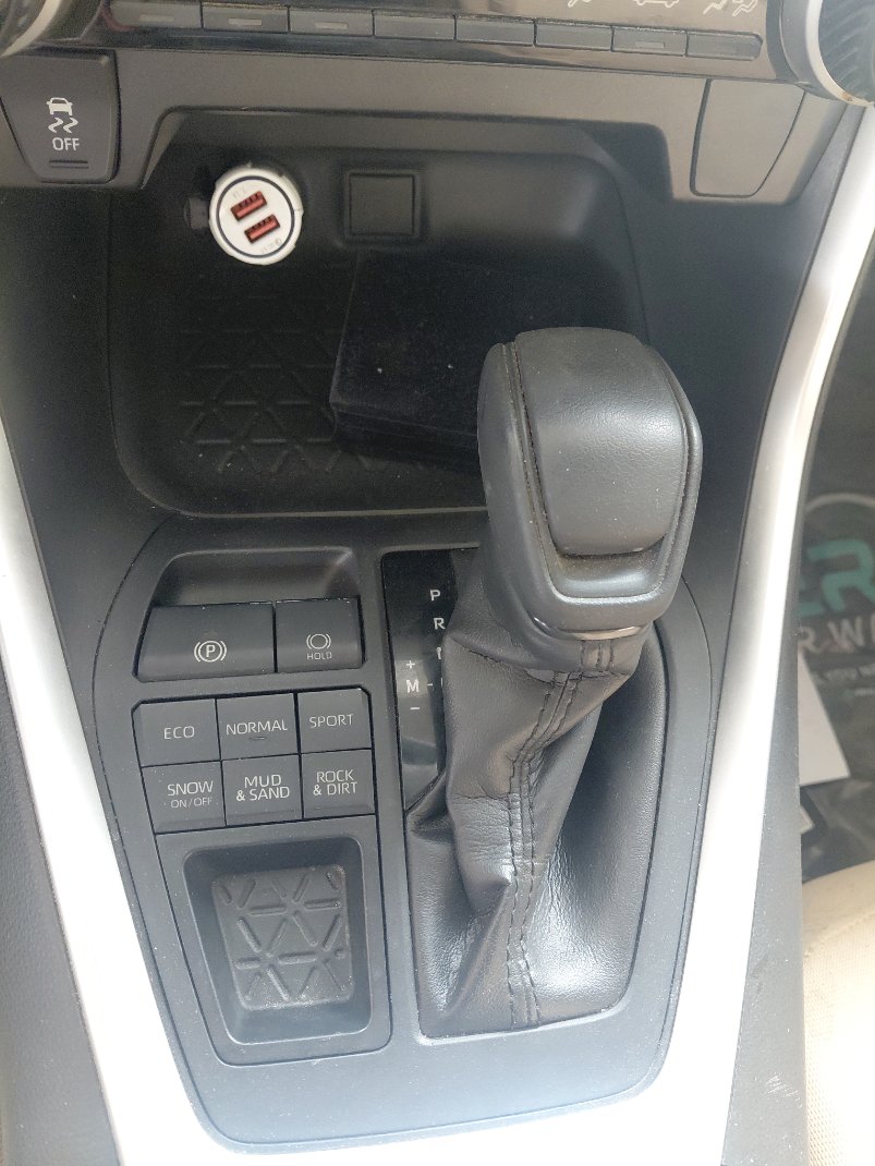 Toyota RAV4  XLE Sports Ut 2020 image