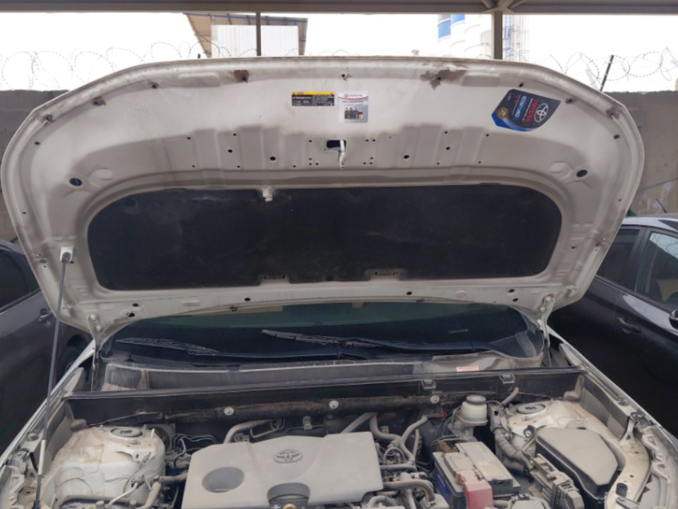 Toyota RAV4  XLE Sports Ut 2020 image