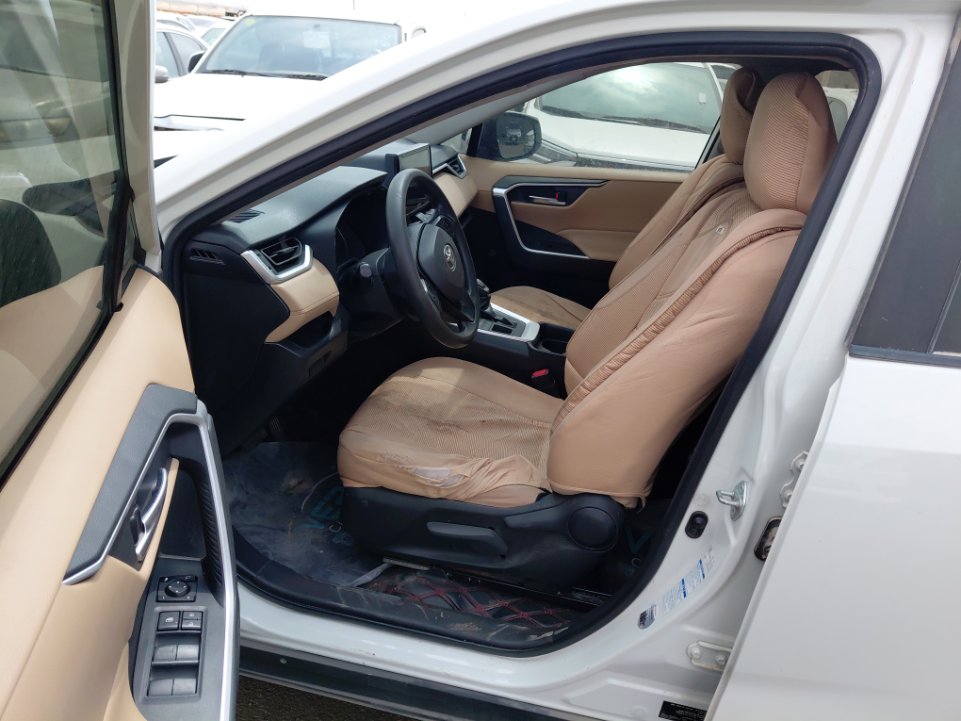 Toyota RAV4  XLE Sports Ut 2020 image