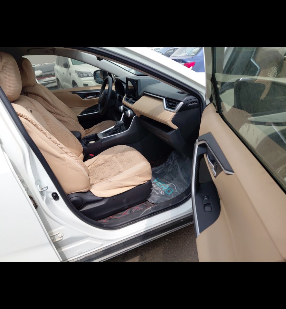 Toyota RAV4  XLE Sports Ut 2020 image