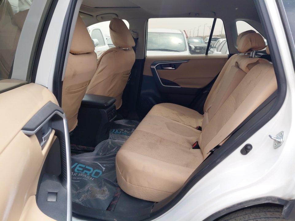 Toyota RAV4  XLE Sports Ut 2020 image