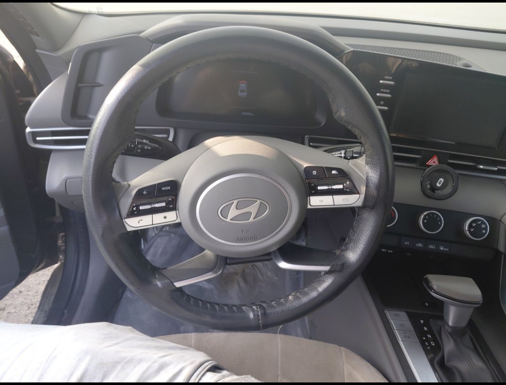 Hyundai Elantra  2024 image