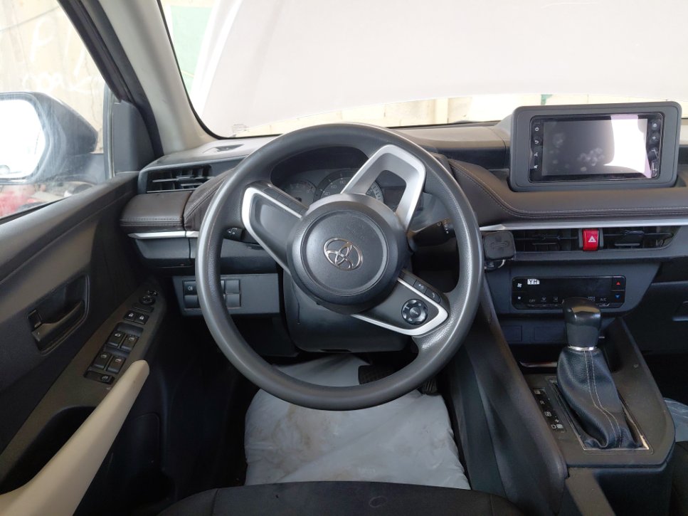 Toyota Yaris Y  2023 image