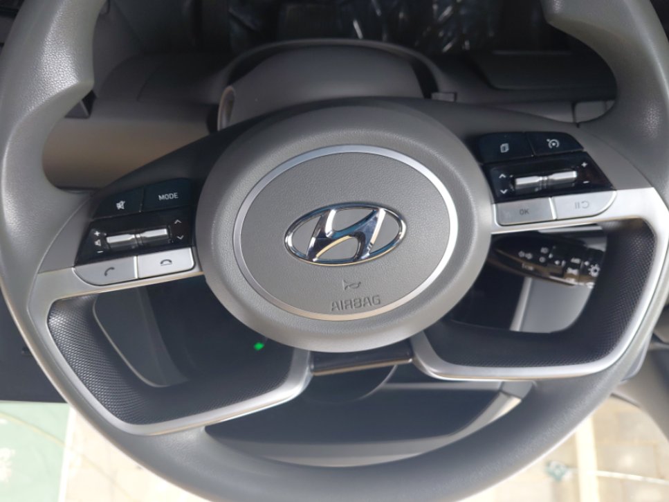 Hyundai Elantra GL  2023 image