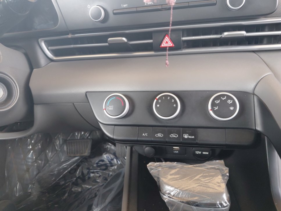 Hyundai Elantra GL  2023 image