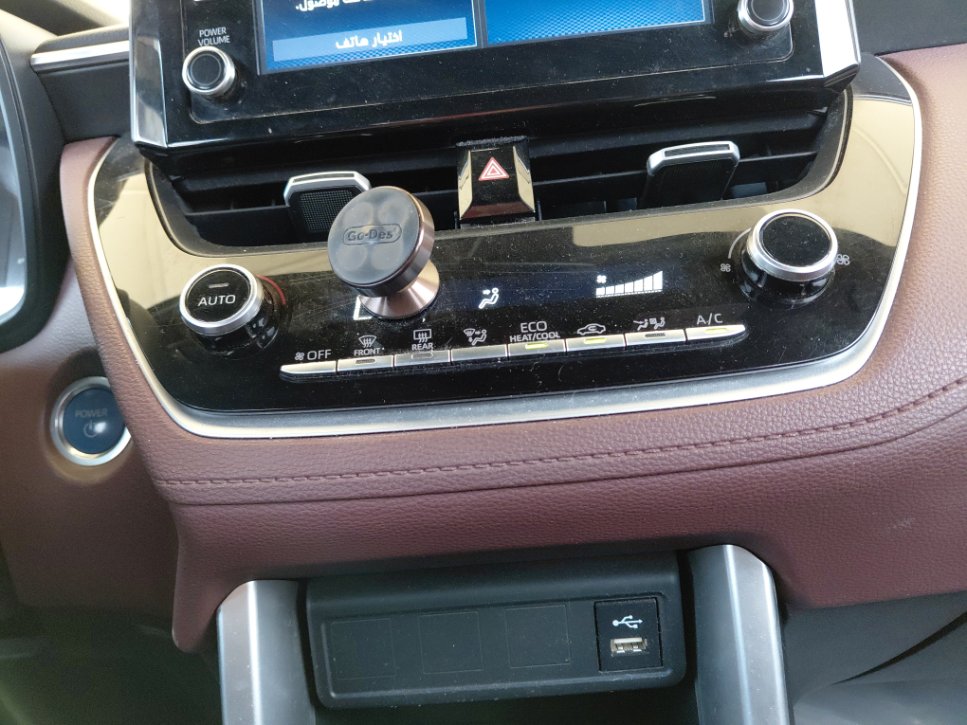 Toyota Corolla Cross LE HEV 2022 image