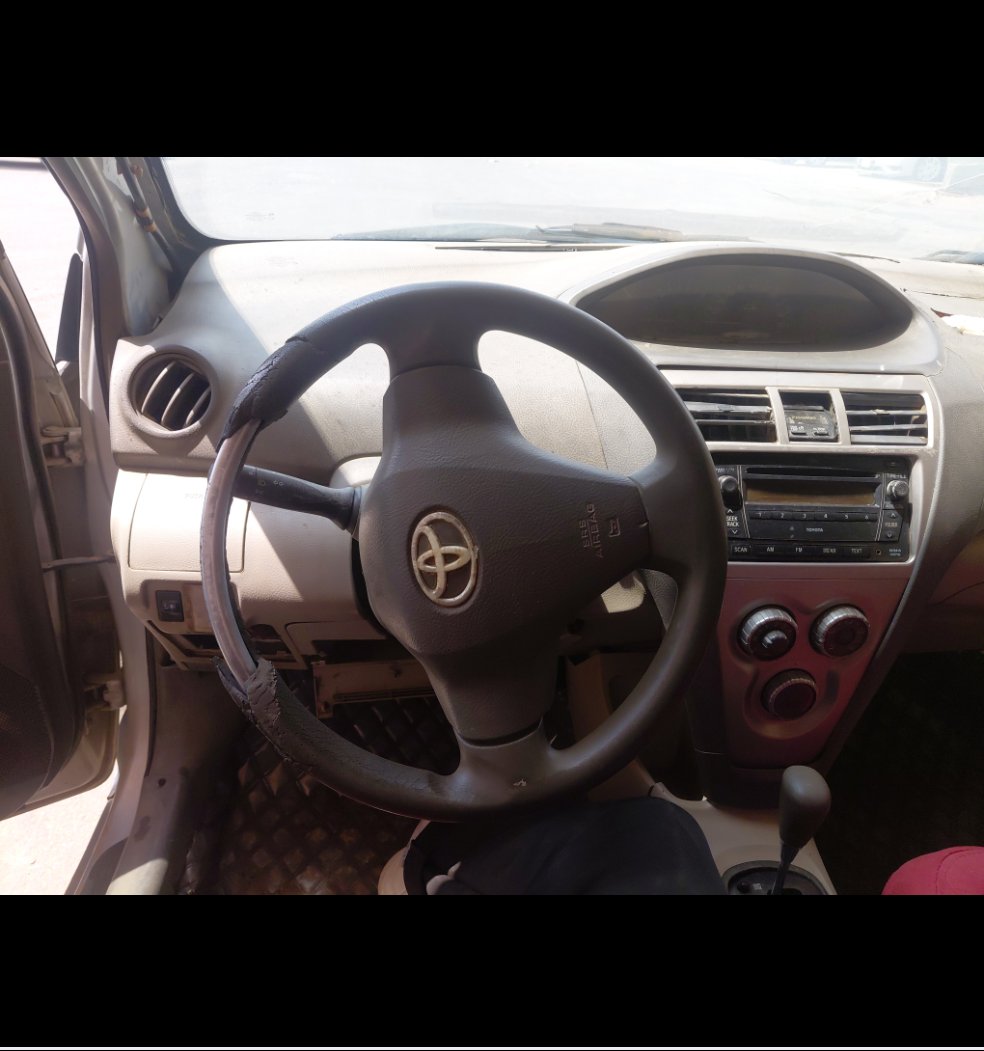 Toyota Yaris  2012 image