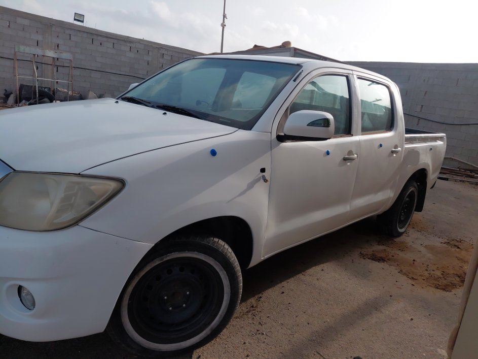 Toyota Hilux  2010 image