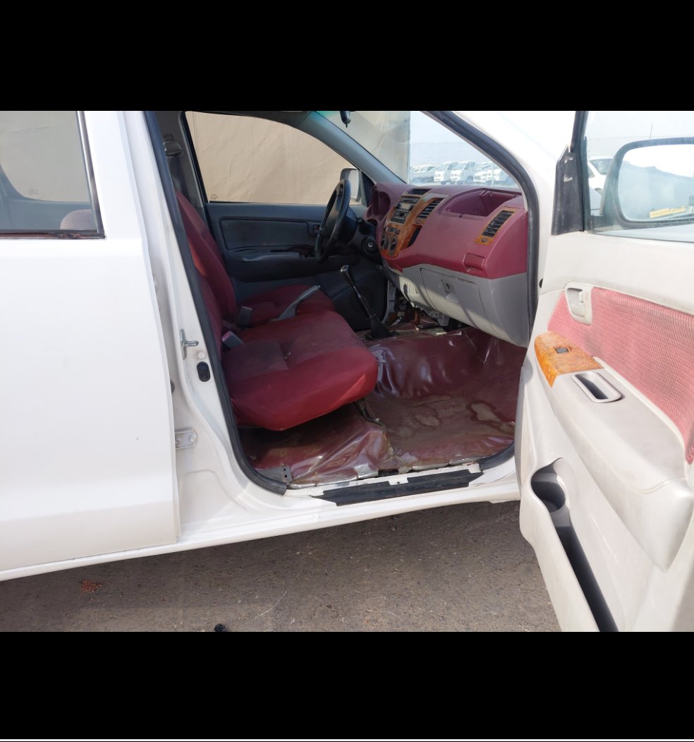 Toyota Hilux  2010 image