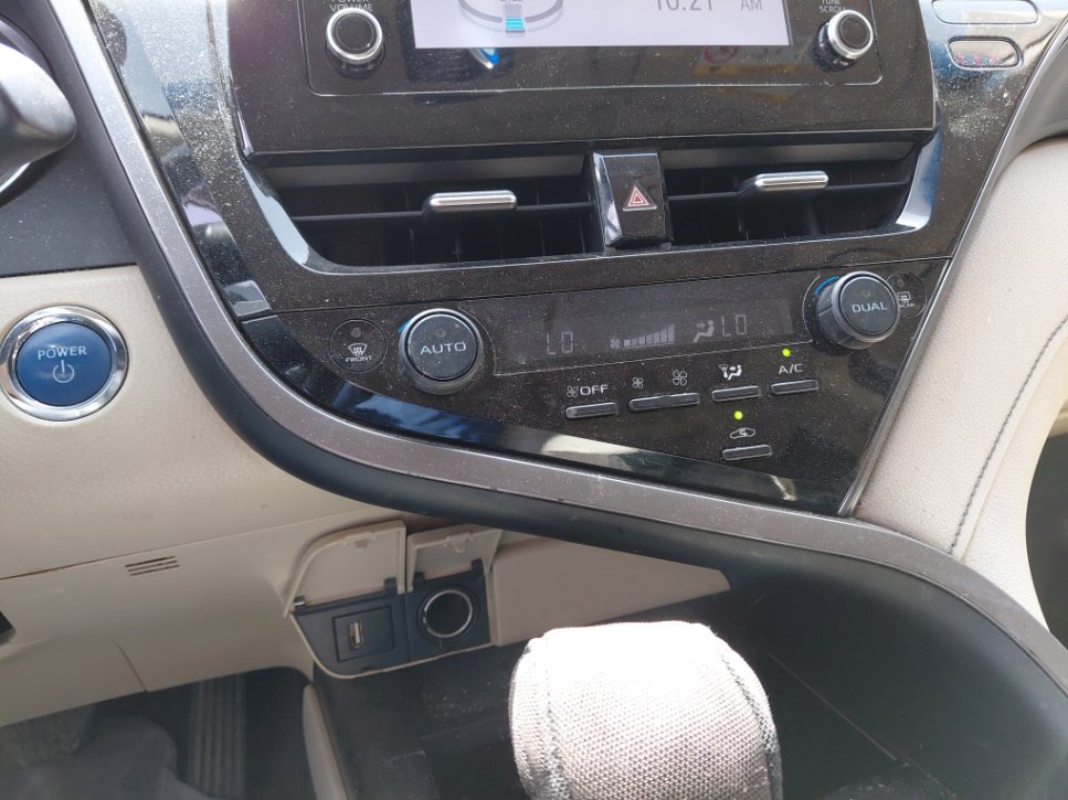 Toyota Camry GLE HEV  2023 image