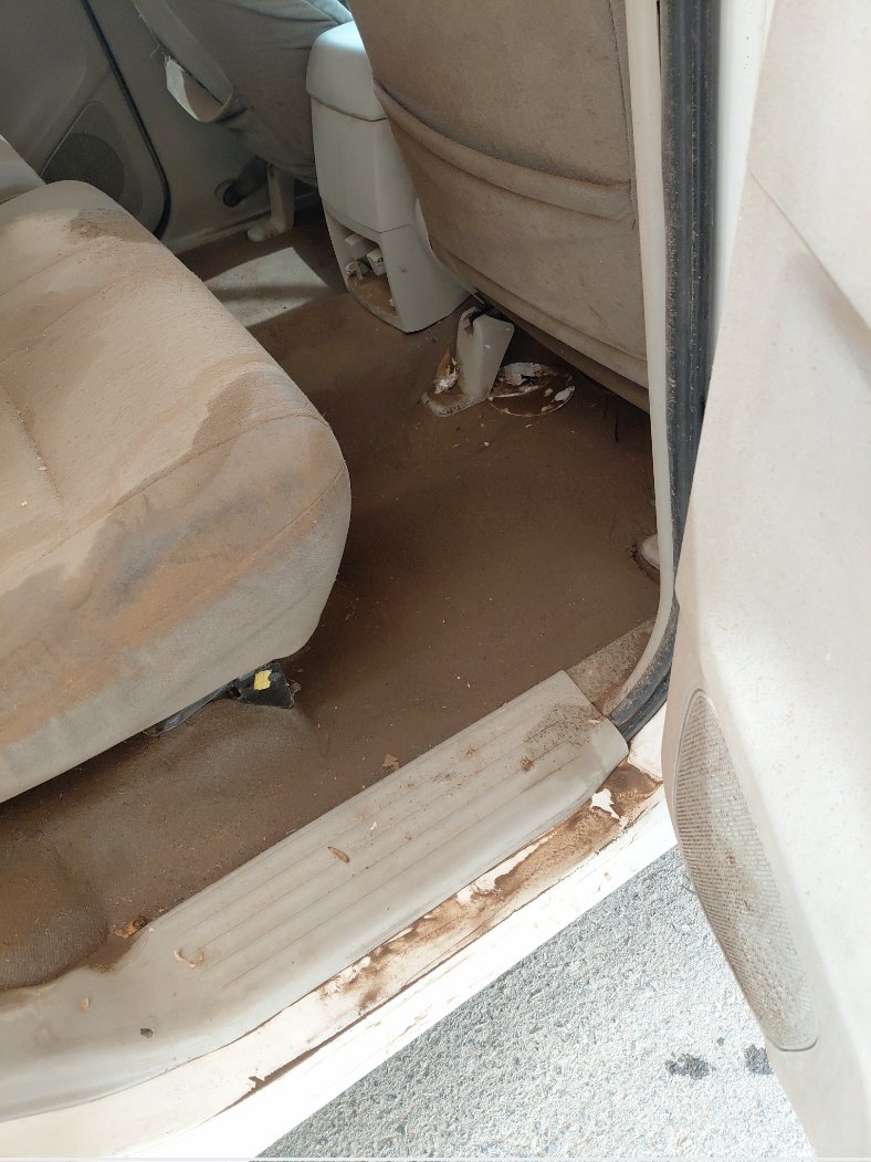 تويوتا انوفا  2012 image