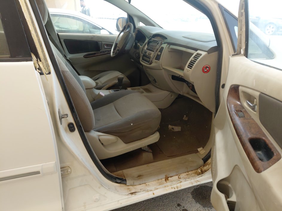 تويوتا انوفا  2012 image