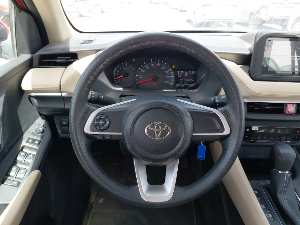 Toyota Yaris Y 2024 image