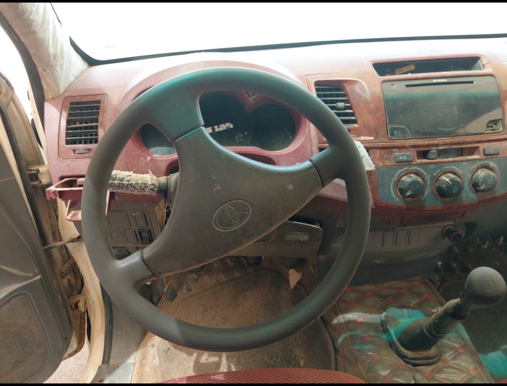 Toyota Hilux  2012 image