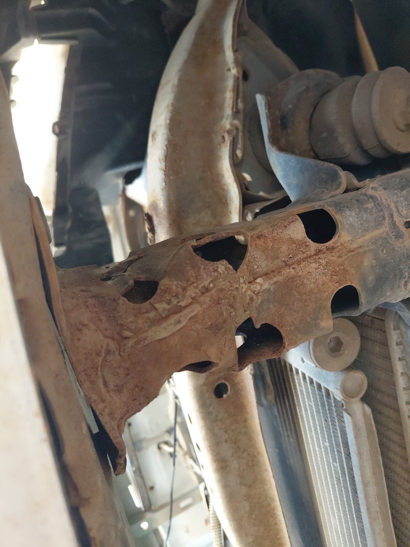 Toyota Hilux  2012 image