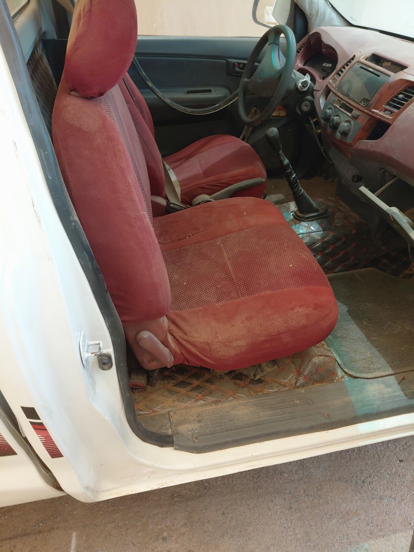 Toyota Hilux  2012 image