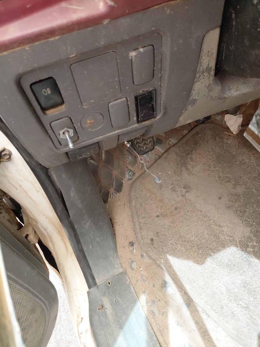 Toyota Hilux  2012 image