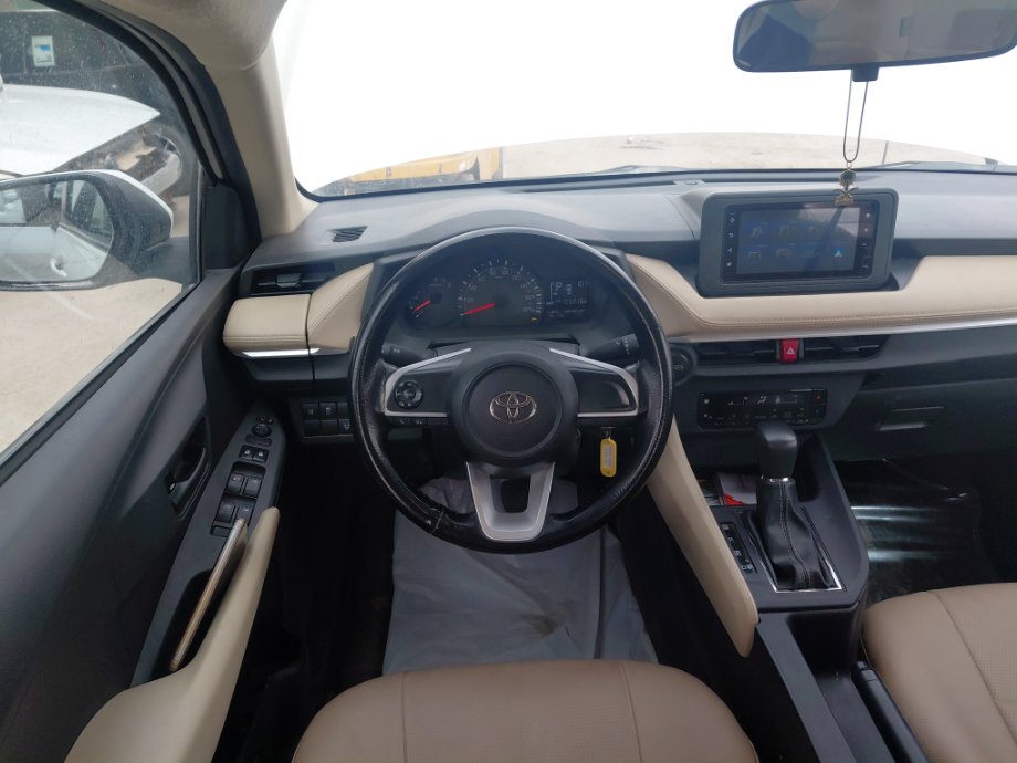 Toyota Yaris Y 2024 image