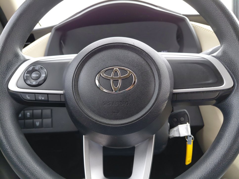 Toyota Yaris Y 2024 image