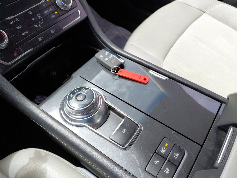 Ford Taurus  2022 image