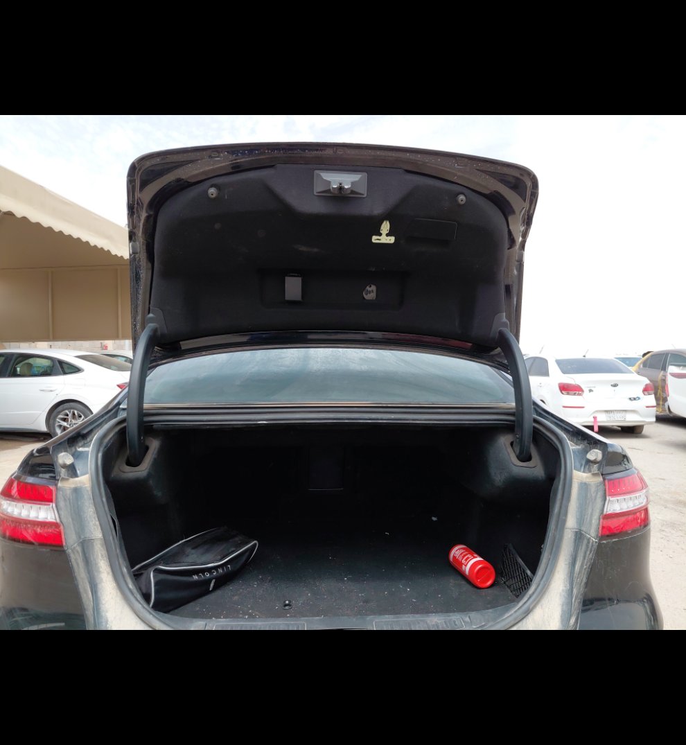 Ford Taurus  2022 image