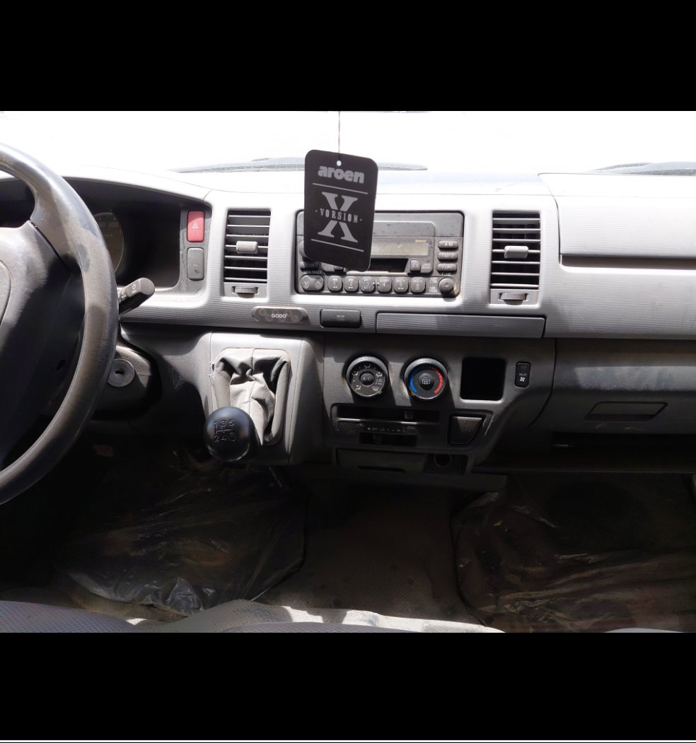 Toyota Hiace Bus  2010 image