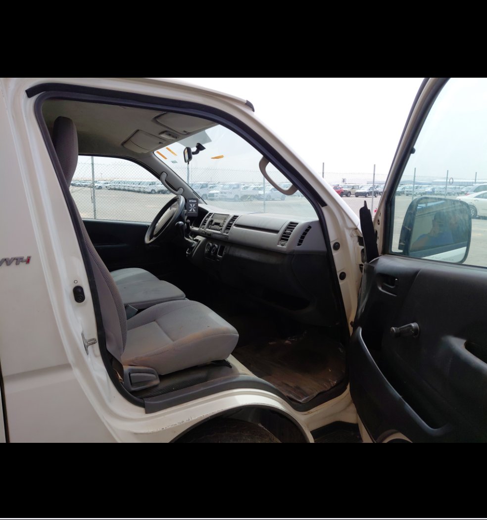 Toyota Hiace Bus  2010 image