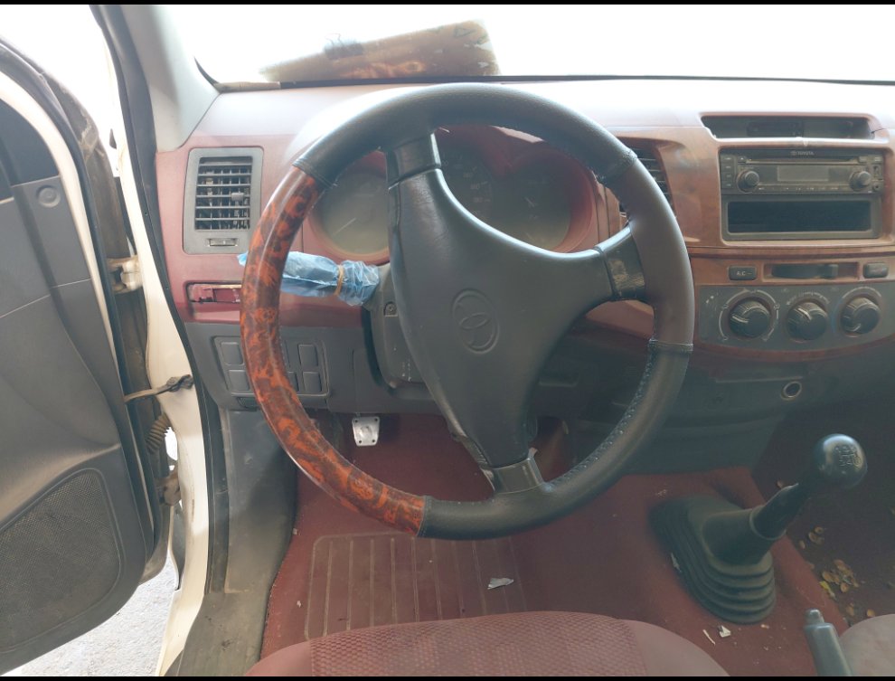 Toyota Hilux  2012 image