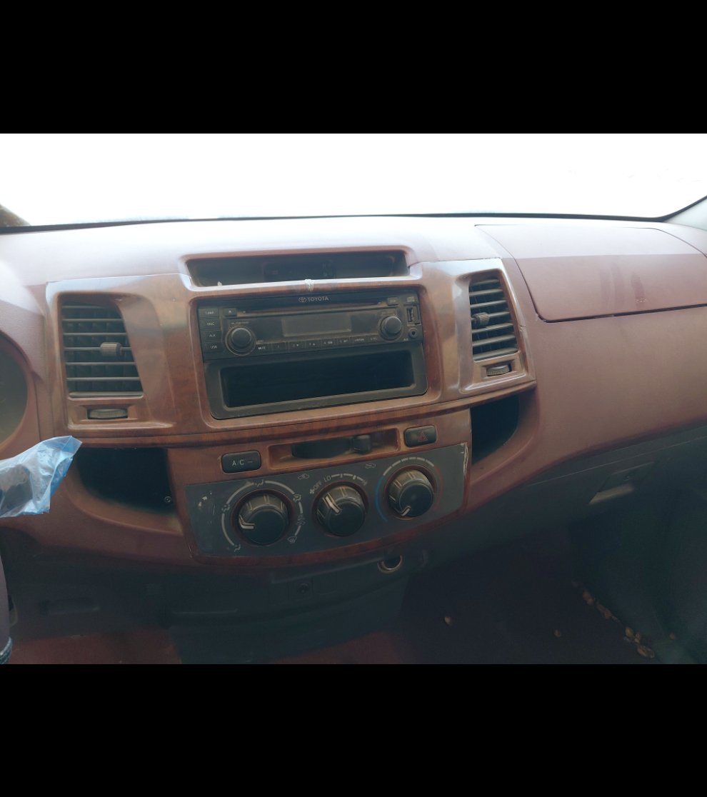 Toyota Hilux  2012 image