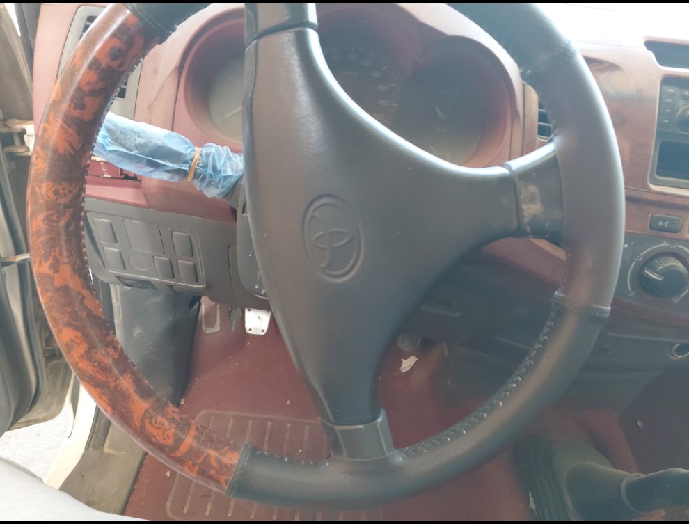 Toyota Hilux  2012 image