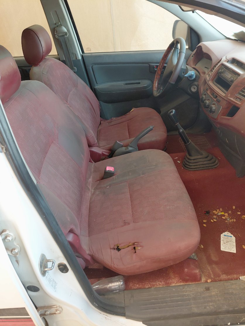 Toyota Hilux  2012 image