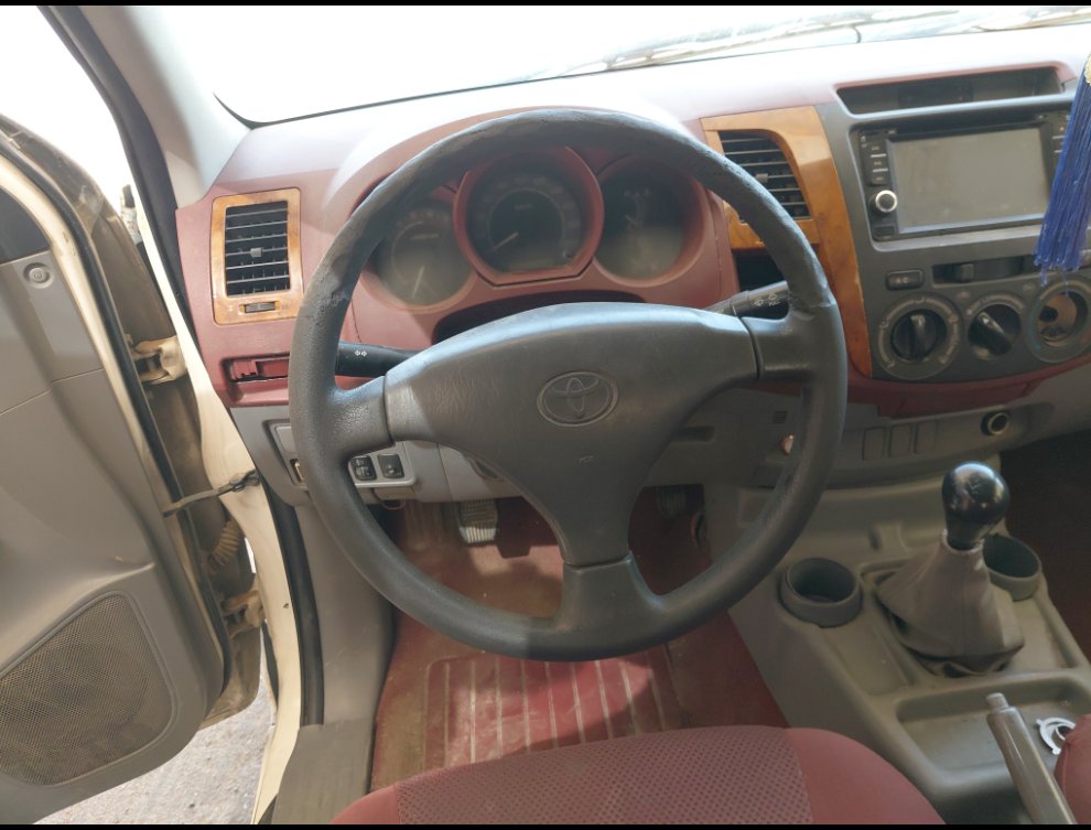 Toyota Hilux  2006 image