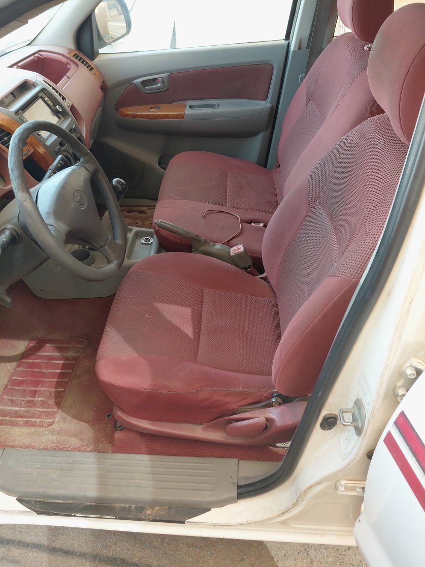 Toyota Hilux  2006 image