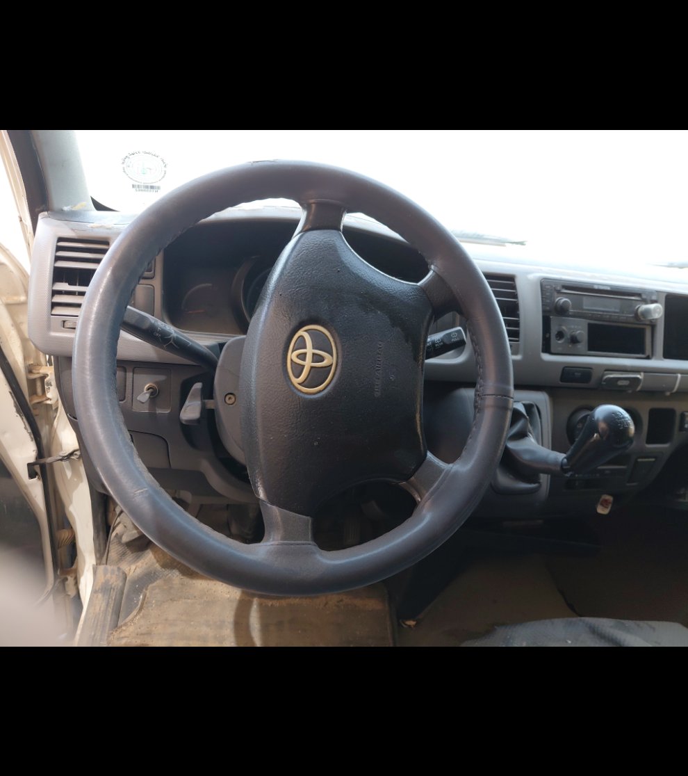 Toyota Hiace Bus  2011 image