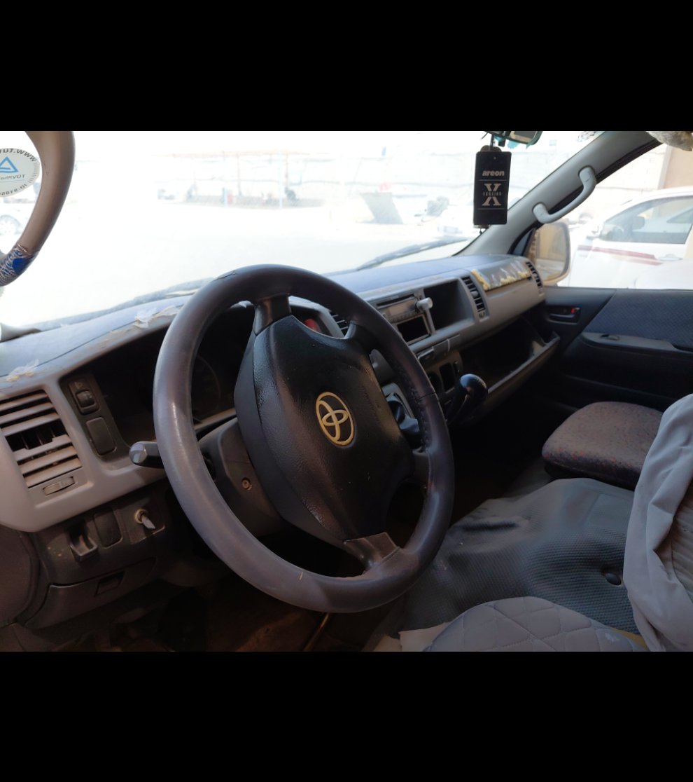 Toyota Hiace Bus  2011 image