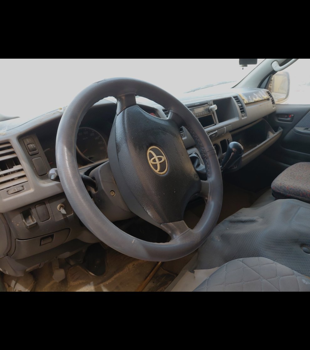 Toyota Hiace Bus  2011 image