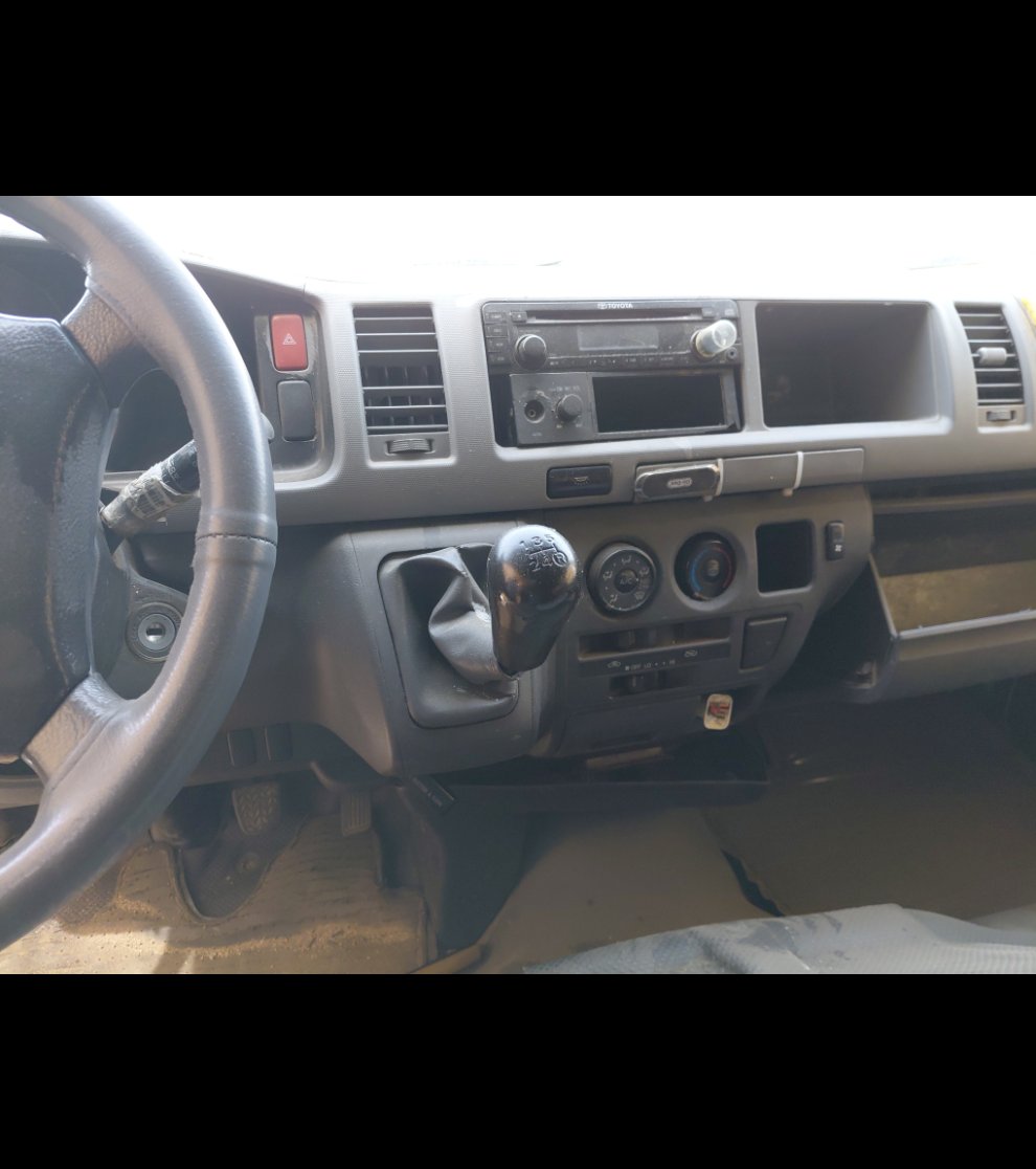 Toyota Hiace Bus  2011 image