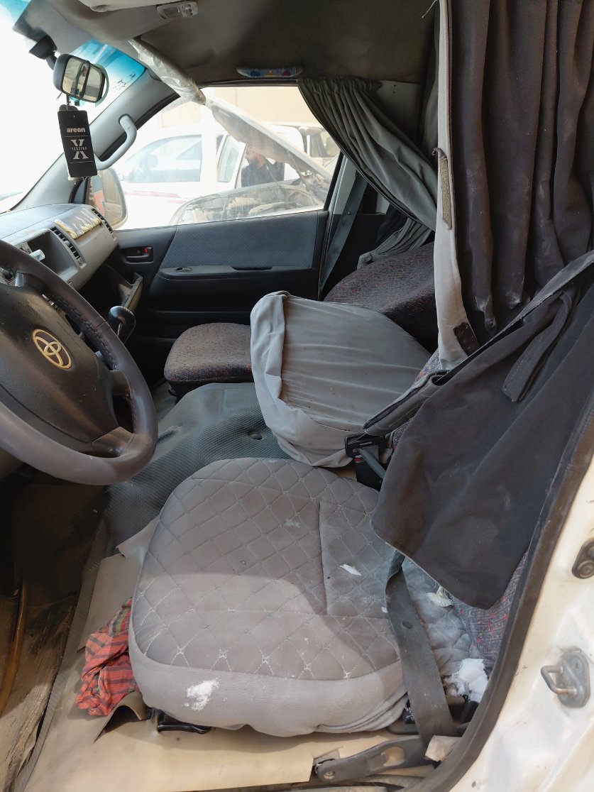 Toyota Hiace Bus  2011 image