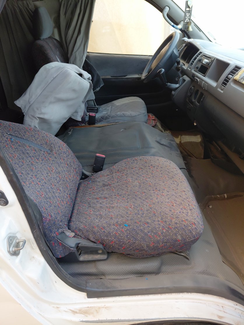 Toyota Hiace Bus  2011 image