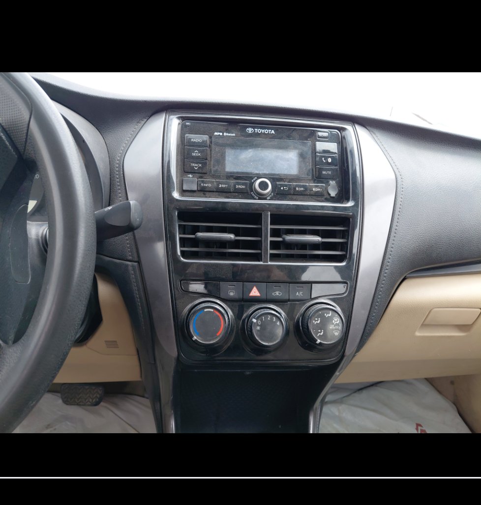 Toyota Yaris Y FLT 2021 image