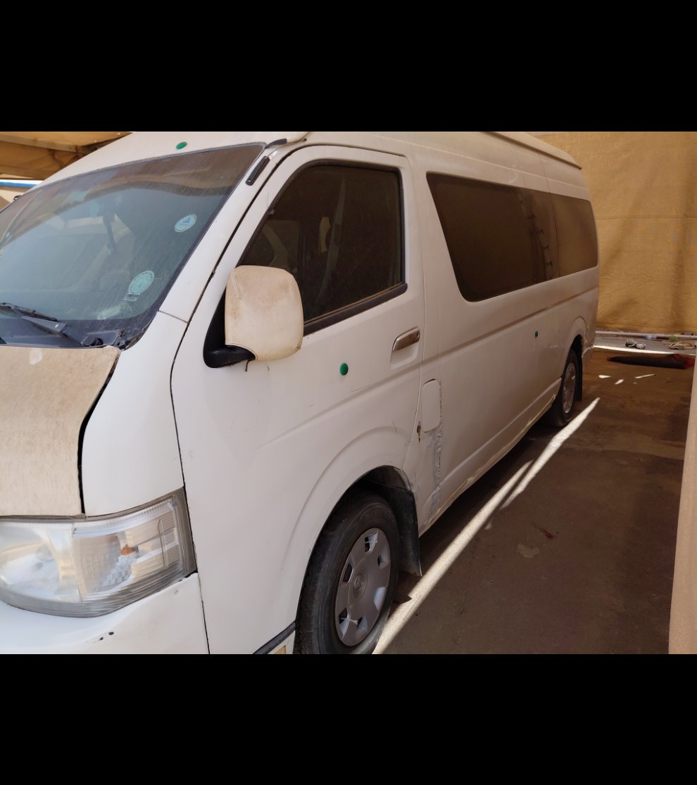 Toyota Hiace Bus  2011 image
