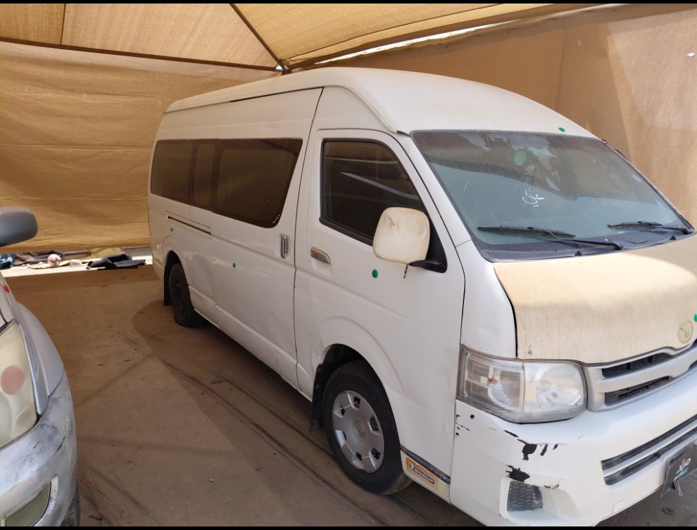 Toyota Hiace Bus  2011 image