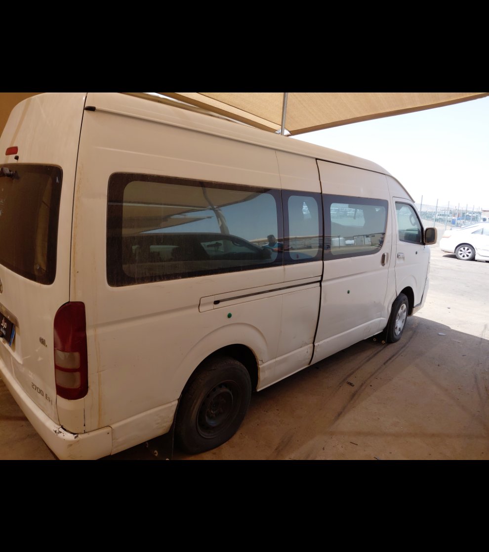 Toyota Hiace Bus  2011 image