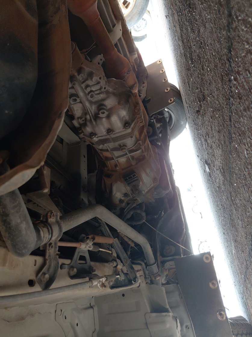 Toyota Hiace Bus  2011 image