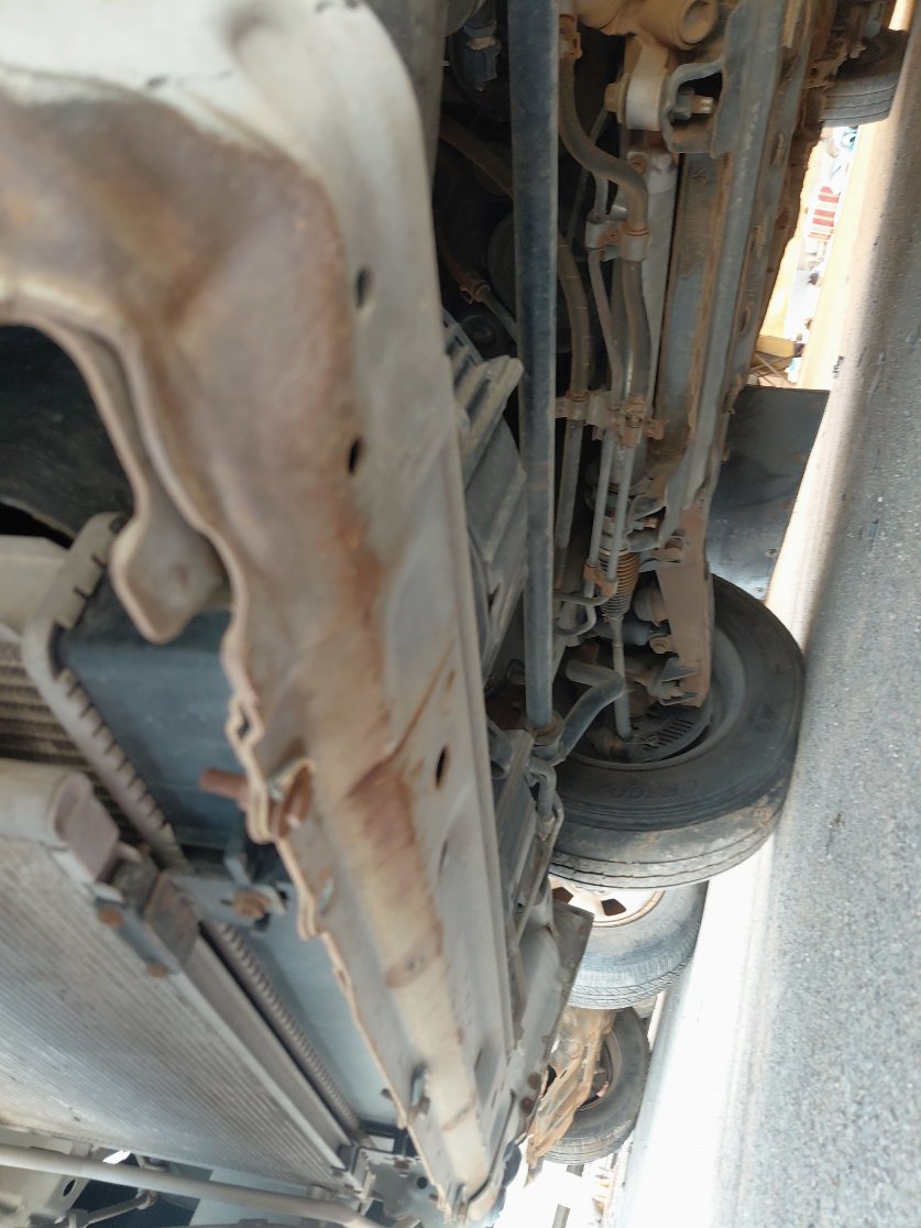 Toyota Hiace Bus  2011 image